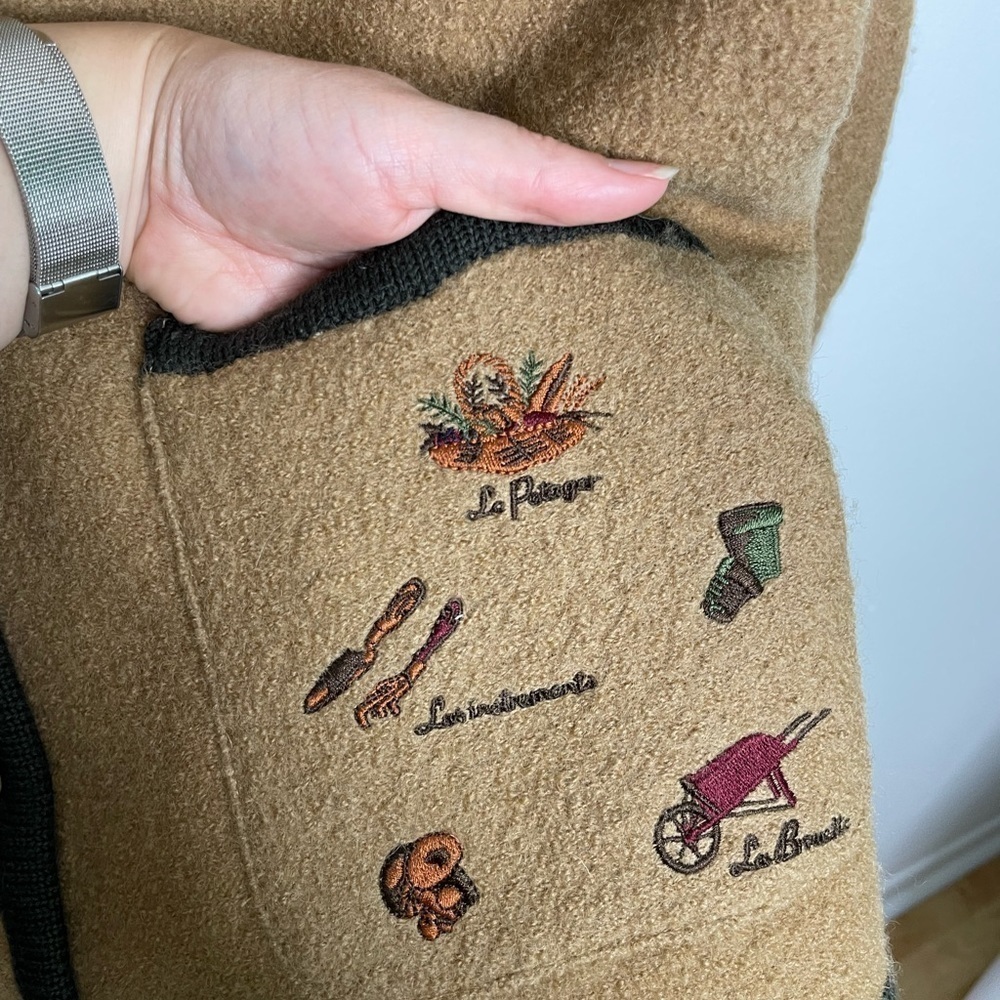 Vintage Tan Cardigan with Dark Green Trim - 100% Wool - Picture 8 of 9